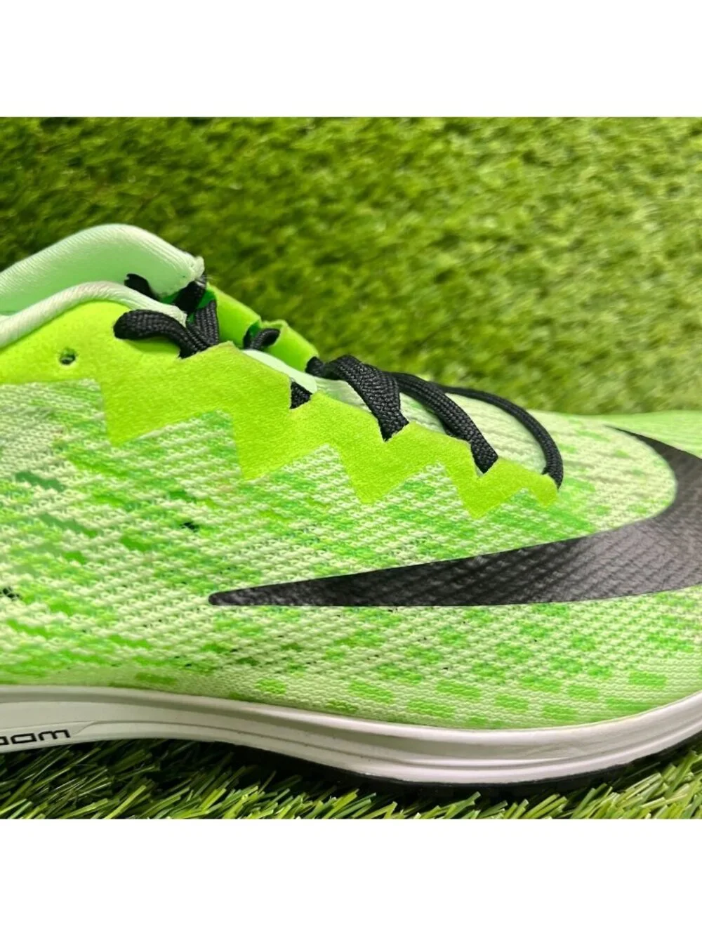 Nike Air Zoom Streak LT 4 Mens Size 9 Neon Green Black Running Shoes Sneakers
